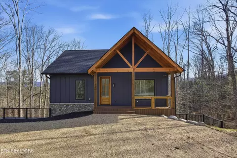 106 Fairway Cir, Townsend, TN 37882