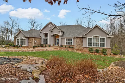 33 Hemlock Ct, Crossville, TN 38558