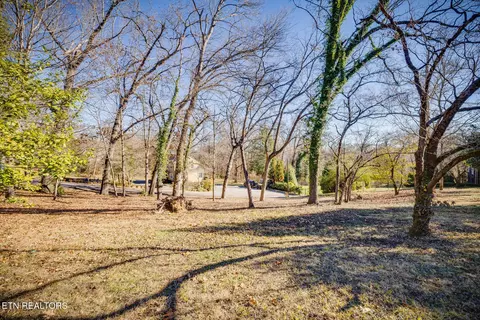 3944 Kingston Pike, Knoxville, TN 37919