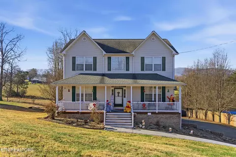267 Far View Cir, Jacksboro, TN 37757