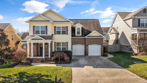 104 Crystal Cove Ln, Oak Ridge, TN 37830