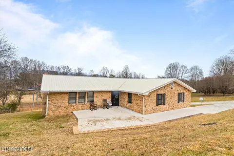 261 Lance Ln, La Follette, TN 37766