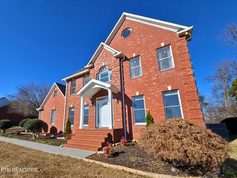 2832 Kensington St, Athens, TN 37303