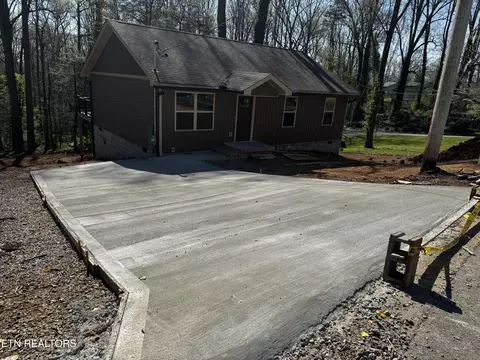 129 E Wadsworth Cir, Oak Ridge, TN 37830