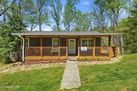 2106 Hickory Manor Rd, Sevierville, TN 37862