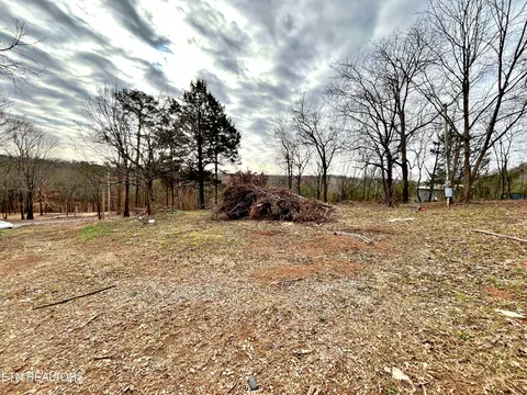 110 Pinecrest Dr, Loudon, TN 37774