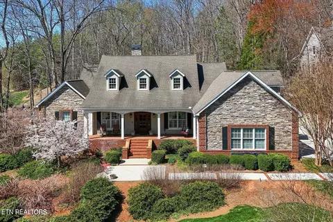 190 Lake Crest Dr, Lenoir City, TN 37772