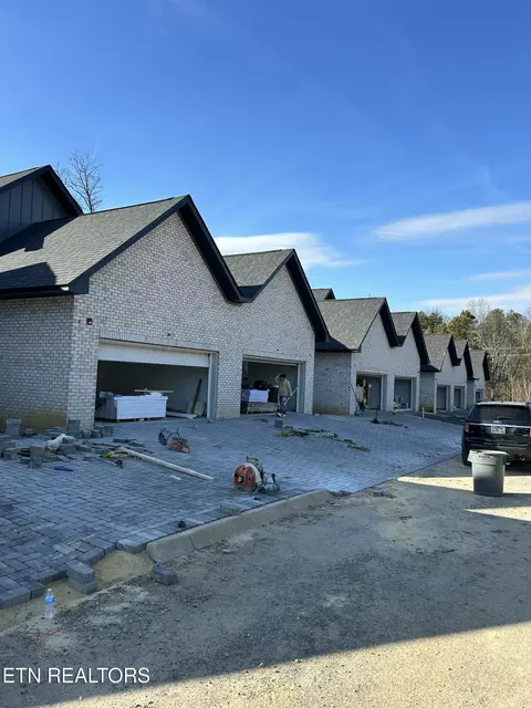 623 October Glory Ln, Knoxville, TN 37934