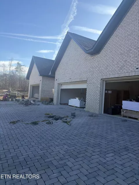 627 October Glory Ln, Knoxville, TN 37934