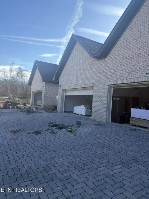 633 October Glory Ln, Knoxville, TN 37934