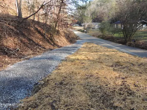 3025 Hickory Dr, Pigeon Forge, TN 37863