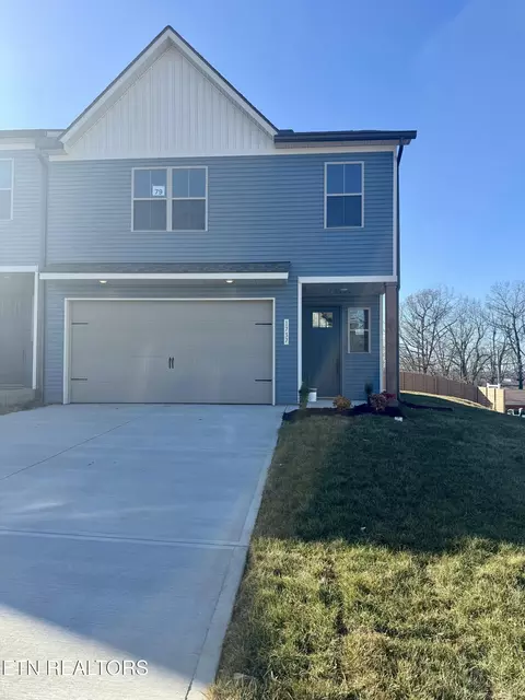 1737 Bennett Village Dr, Maryville, TN 37804