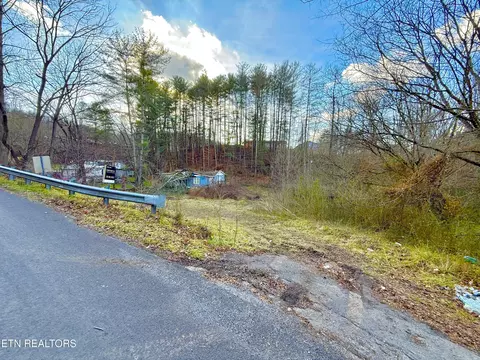 2143 Carter St, Big Stone Gap, VA 24219