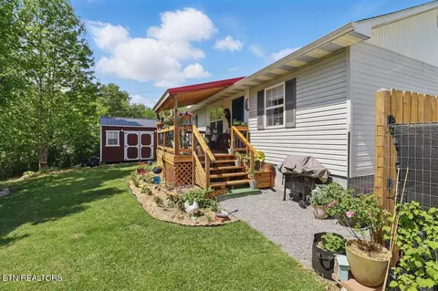 164 Walker Ln, Middlesboro, KY 40965 photo 2