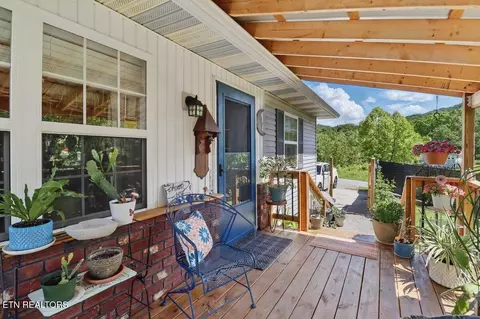 164 Walker Ln, Middlesboro, KY 40965 photo 4