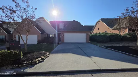 5963 Round Hill Ln, Knoxville, TN 37912