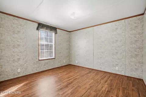 Bedroom - 1625 Machine Branch Rd, Ewing, VA 24248 photo 5 of 5