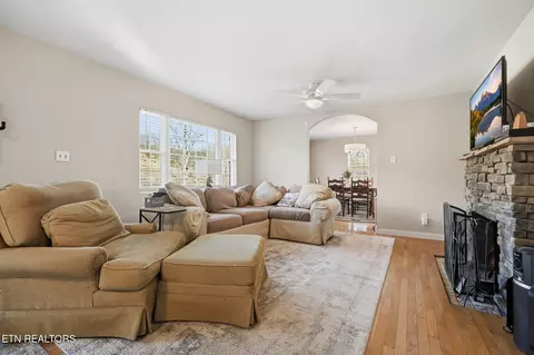 Living - 1625 Machine Branch Rd, Ewing, VA 24248 photo 1 of 4