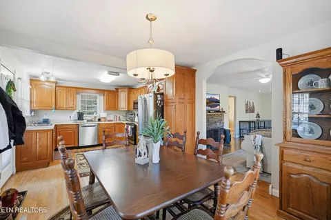 Dining - 1625 Machine Branch Rd, Ewing, VA 24248 photo 2 of 2