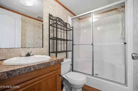 Bath - 1625 Machine Branch Rd, Ewing, VA 24248 photo 3 of 3