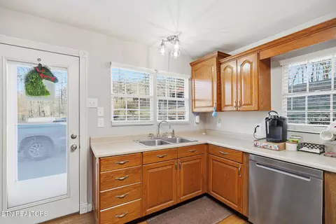Kitchen - 1625 Machine Branch Rd, Ewing, VA 24248 photo 3 of 4