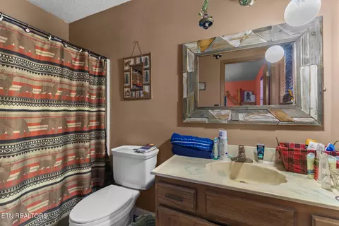 Bath - 1756 Mansfield Gap Rd, Talbott, TN 37877 photo 1 of 2
