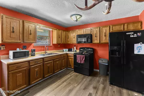 Kitchen - 1756 Mansfield Gap Rd, Talbott, TN 37877 photo 2 of 2