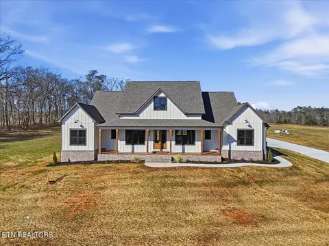 1241 Kellys View Dr, Greenback, TN 37742