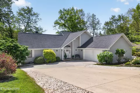 276 Lakewood Dr, Crossville, TN 38558