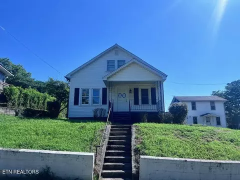 905 NW Queen Ave, Harriman, TN 37748