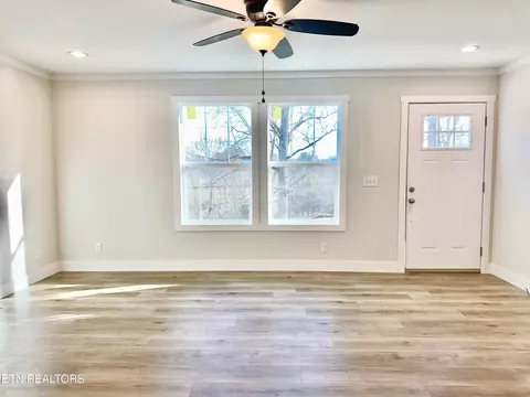 Living - 8505 Emory Rd, Corryton, TN 37721 photo 5 of 9