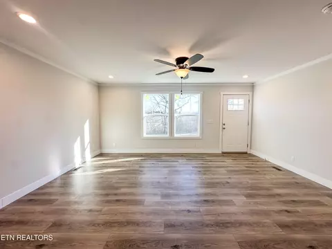 Living - 8505 Emory Rd, Corryton, TN 37721 photo 6 of 9