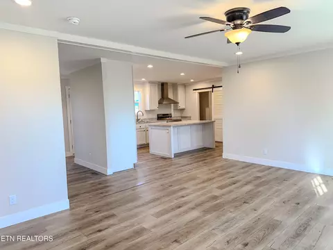 Living - 8505 Emory Rd, Corryton, TN 37721 photo 2 of 9