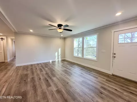 Living - 8505 Emory Rd, Corryton, TN 37721 photo 3 of 9