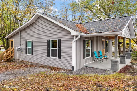 1305 N Jackson St, Athens, TN 37303