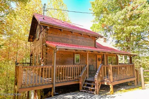 1925 Beach Front Dr, Sevierville, TN 37876