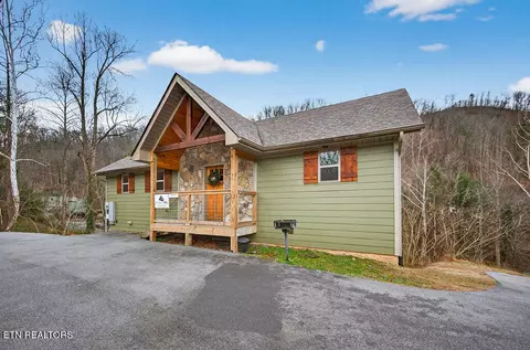 307 Sterling Dr, Gatlinburg, TN 37738