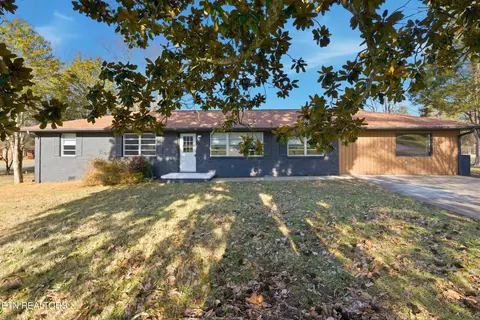 3801 NE Devon Dr, Knoxville, TN 37918