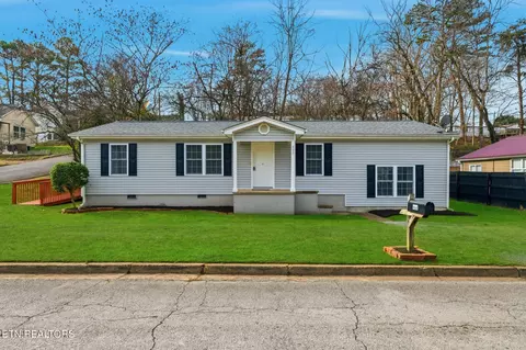 400 N G St, Lenoir City, TN 37771