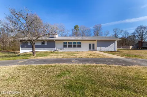 940 Riley Dr, Lenoir City, TN 37771
