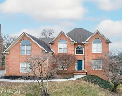 345 Farragut Crossing Dr, Farragut, TN 37934