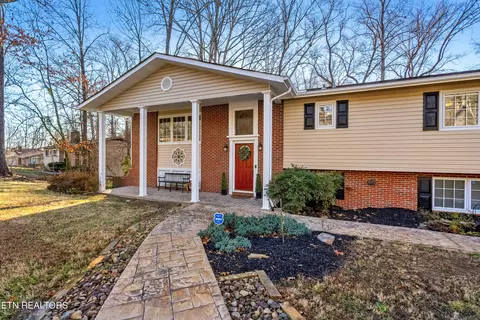 135 Normandy Rd, Oak Ridge, TN 37830