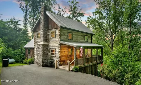 636 Jess Field Rd, Gatlinburg, TN 37738
