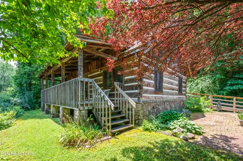 727 Hidden Valley Rd, Gatlinburg, TN 37738