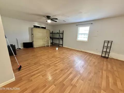 Living - 315 Rowlett Tr, Ewing, VA 24248 photo 5 of 5