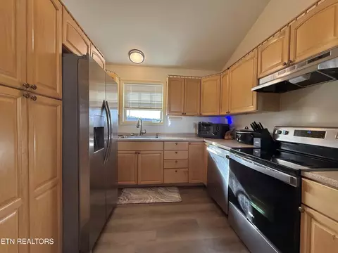 Kitchen - 315 Rowlett Tr, Ewing, VA 24248 photo 2 of 3