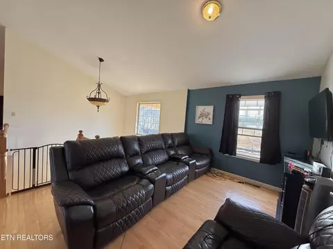 Living - 315 Rowlett Tr, Ewing, VA 24248 photo 3 of 5