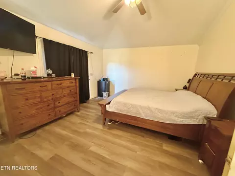 Bedroom - 315 Rowlett Tr, Ewing, VA 24248 photo 3 of 3
