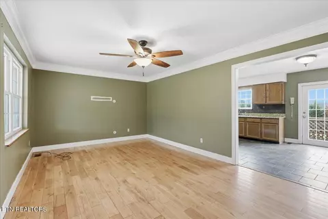 Living - 10050 Rutledge Pike, Corryton, TN 37721 photo 3 of 4