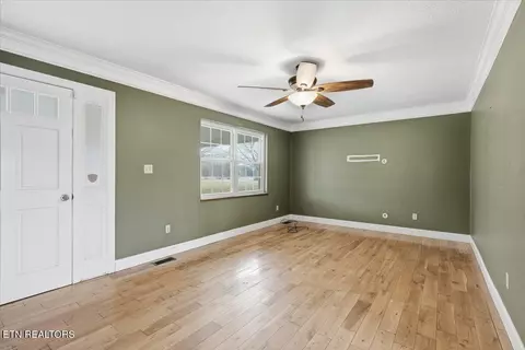 Living - 10050 Rutledge Pike, Corryton, TN 37721 photo 2 of 4